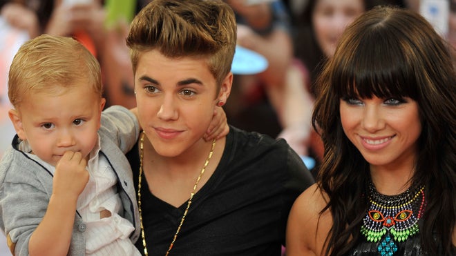 JUSTIN BIEBER BROTHER AND CARLY.jpg